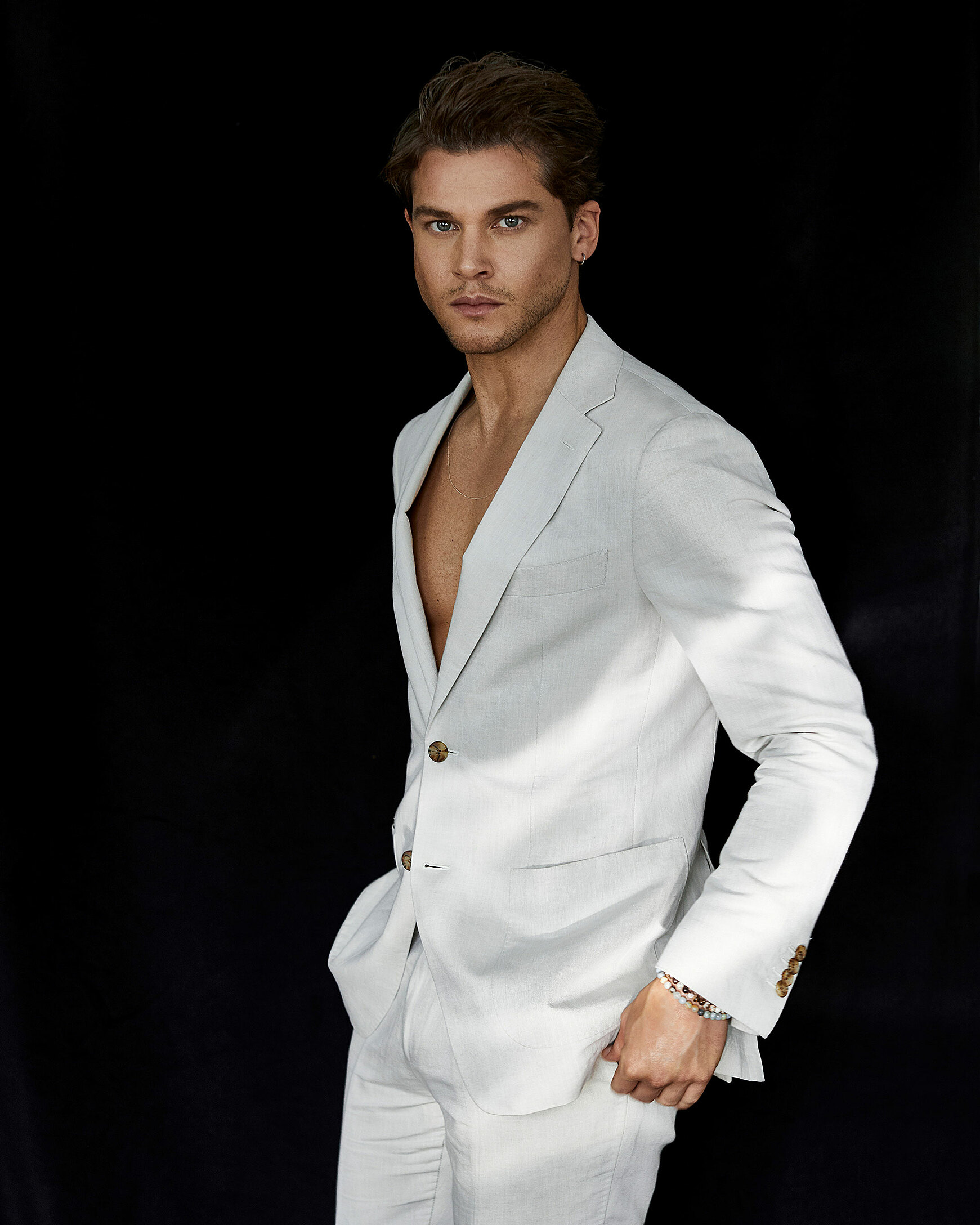 A male model who wears a light grey men suit.