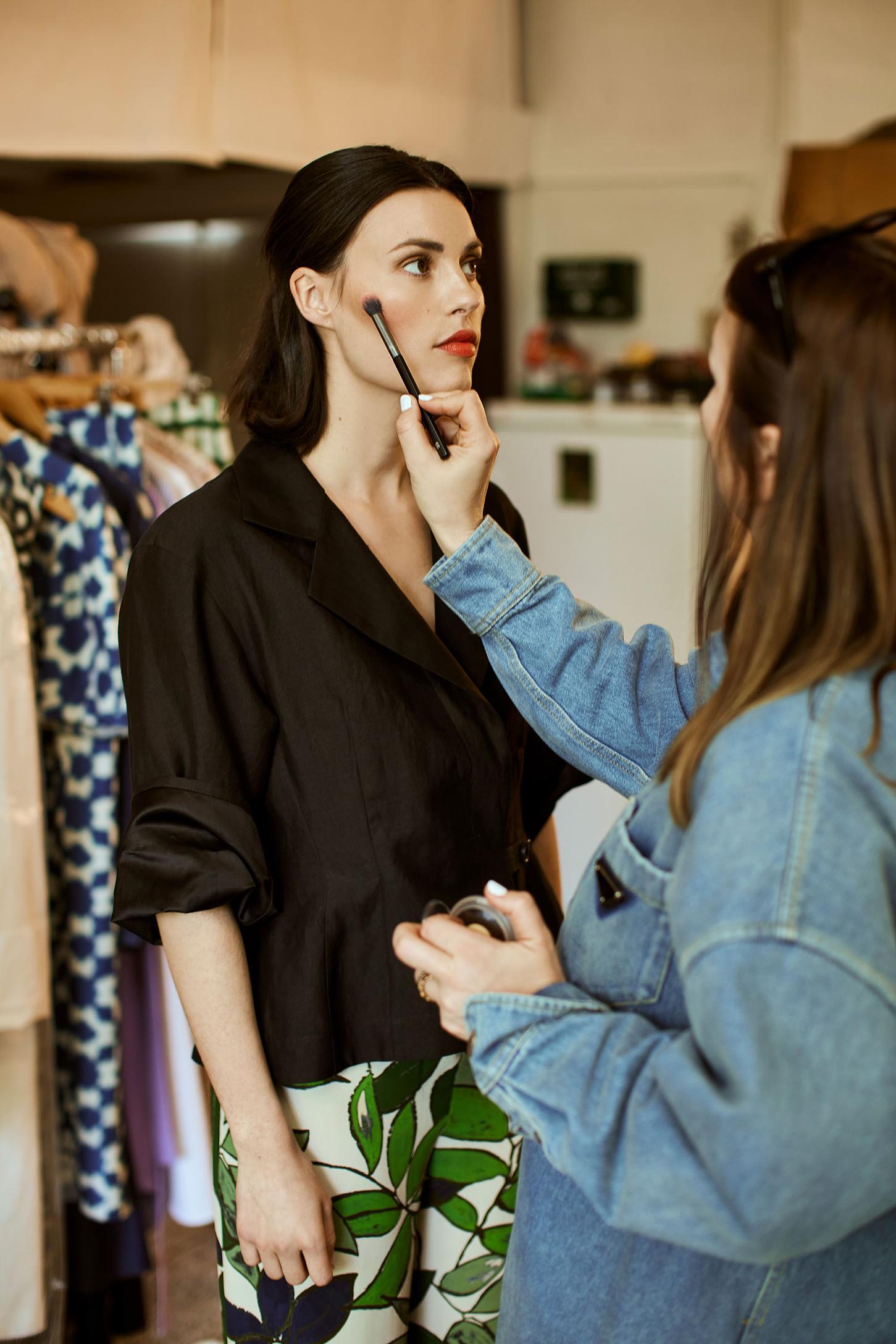 Stephanie pothen, fashion collection, designer collection,, fashion photography, modefotografin, black blouse, green trousers