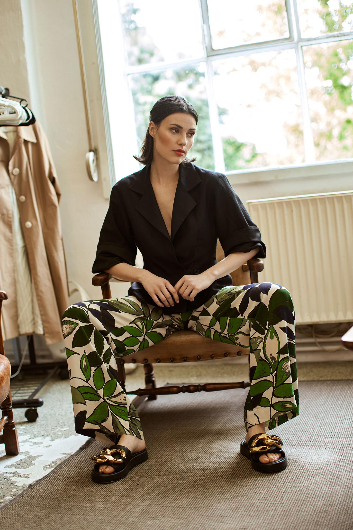 Stephanie pothen, fashion collection, designer collection,, fashion photography, modefotografin, black blouse, green trousers