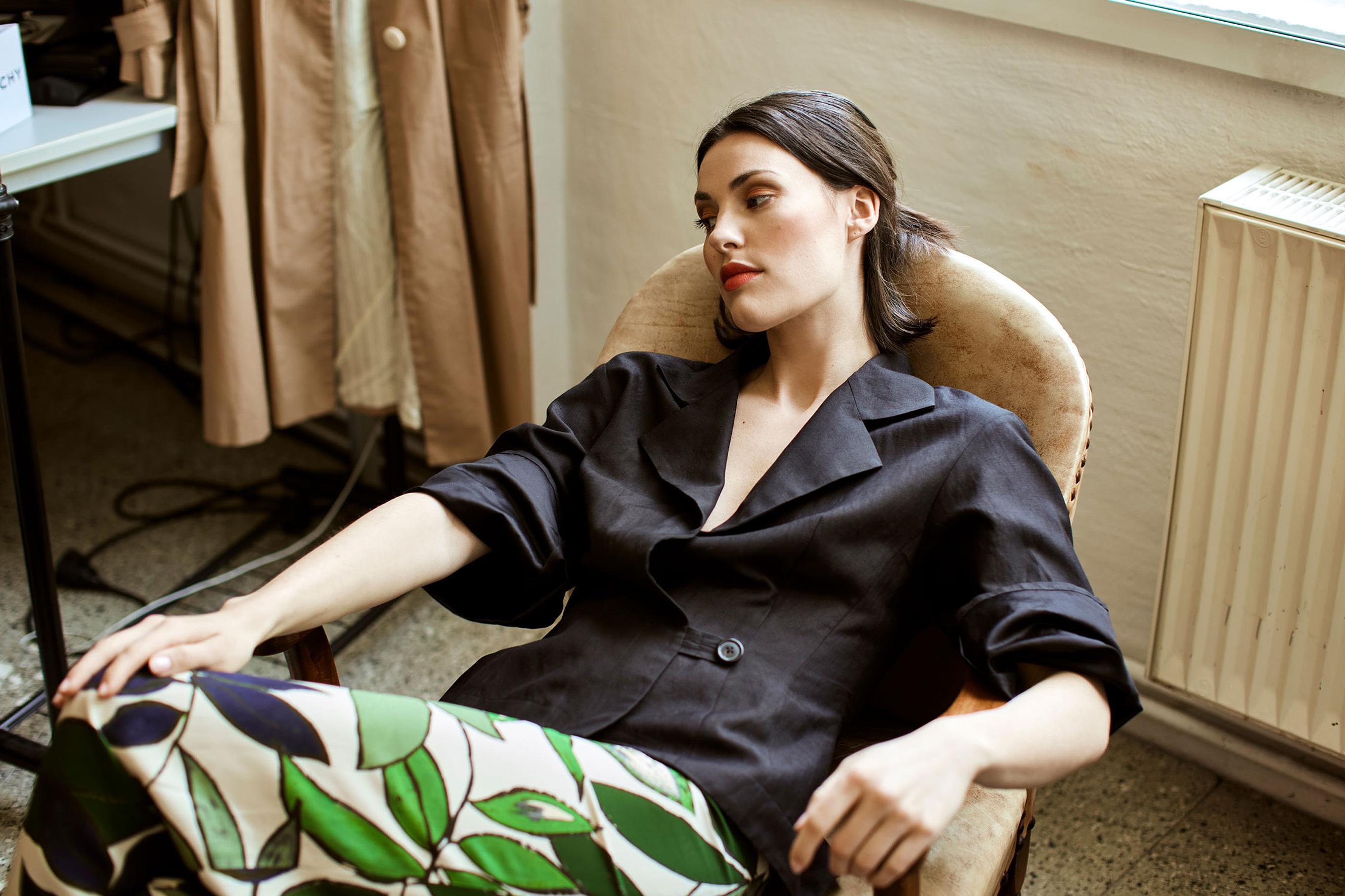 Stephanie pothen, fashion collection, designer collection,, fashion photography, modefotografin, black blouse, green trousers