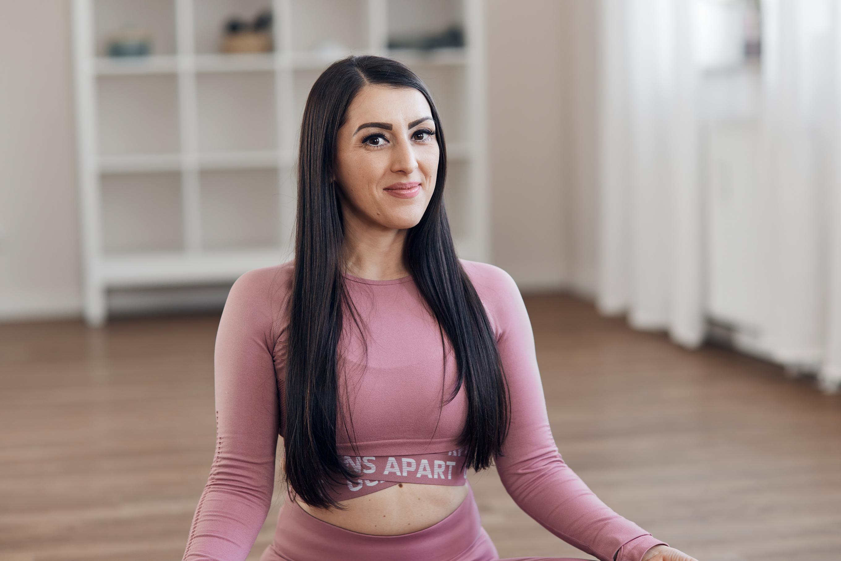 unternehmerin; yoga studio; unternehmensfotografie; social media content