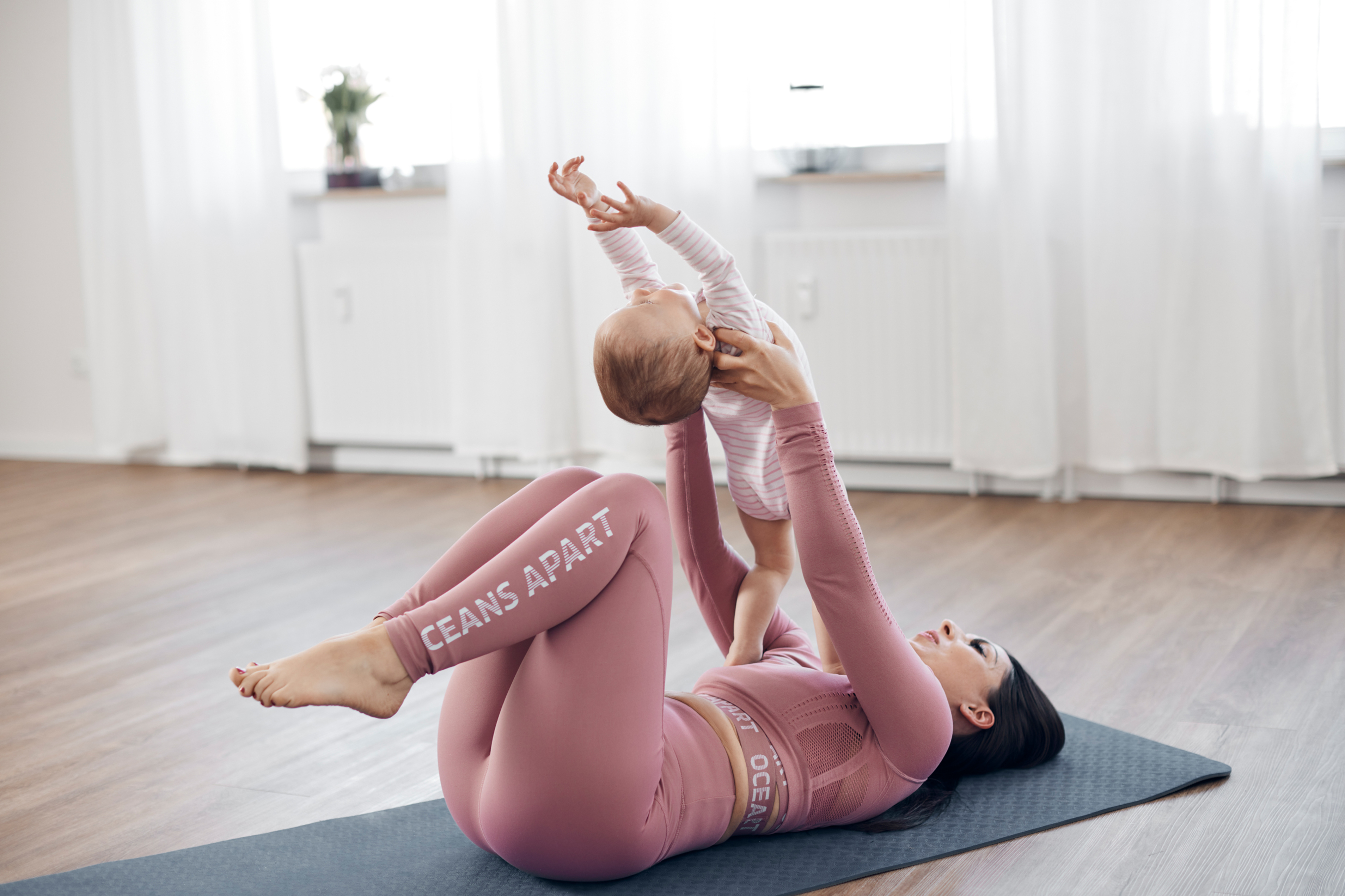 unternehmerin; yoga studio; unternehmensfotografie; social media content